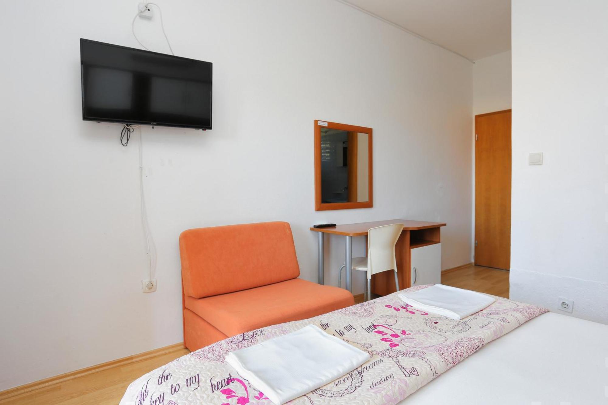 Apartments By The Sea Zivogosce - Blato, Makarska - 1057 Blato  Стая снимка
